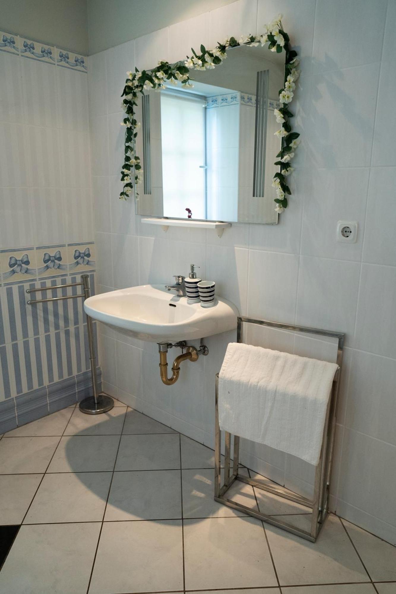 Hotel Und Restaurant Halbinsel Блискастел Екстериор снимка